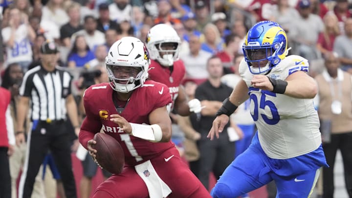 Arizona Cardinals quarterback Kyler Murray (1) spins away from Los Angeles Rams defensive tackle Braden Fiske (55) during the first quarter at State Farm Stadium.