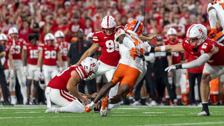 Nebraska placekicker John Hohl attempts a 39-yard field goal during the fourth quarter against Illinois. The kick was wide left.