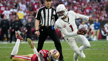 Arizona Cardinals quarterback Kyler Murray (1) escapes from San Francisco 49ers safety Tashaun Gipson Sr. (31) during the third quarter at State Farm Stadium in Glendale on Dec. 17, 2023.