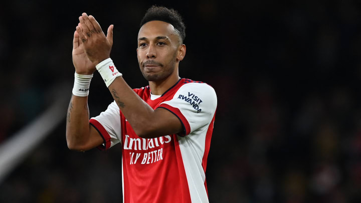 Aubameyang tem passagem relâmpago pela base do Milan Aubameyang tem passagem relâmpago pela base do Milan