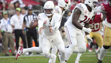 Arizona Cardinals quarterback Kyler Murray (1) pitches the ball against the San Francisco 49ers