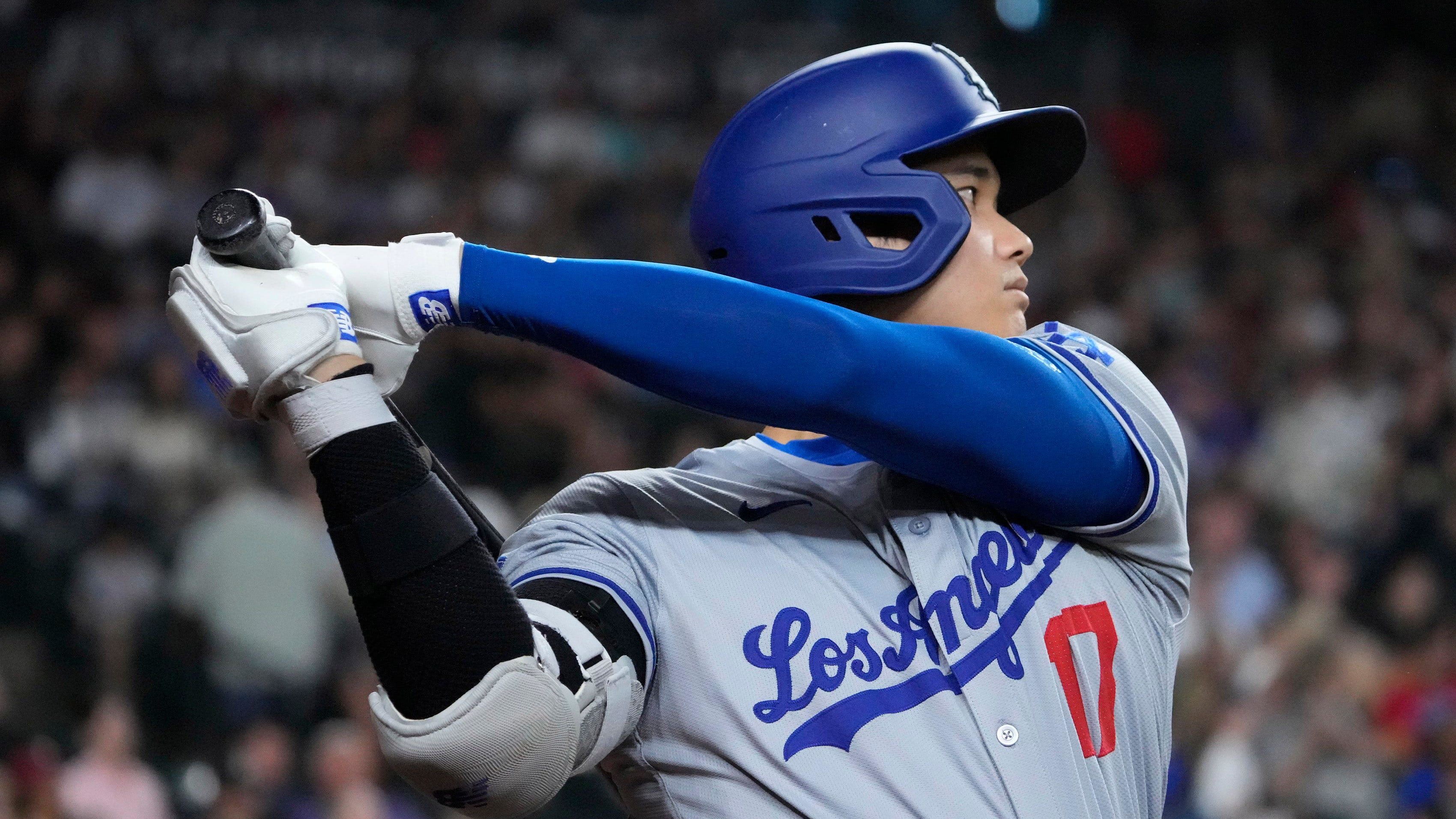 Los Angeles Dodgers' Shohei Ohtani (17) takes practice swings before batting against the Arizona
