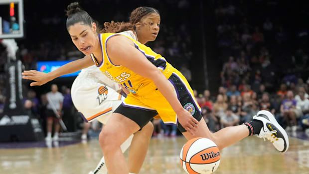 A photo of Monique Akoa Makani guarding Kelsey Plu