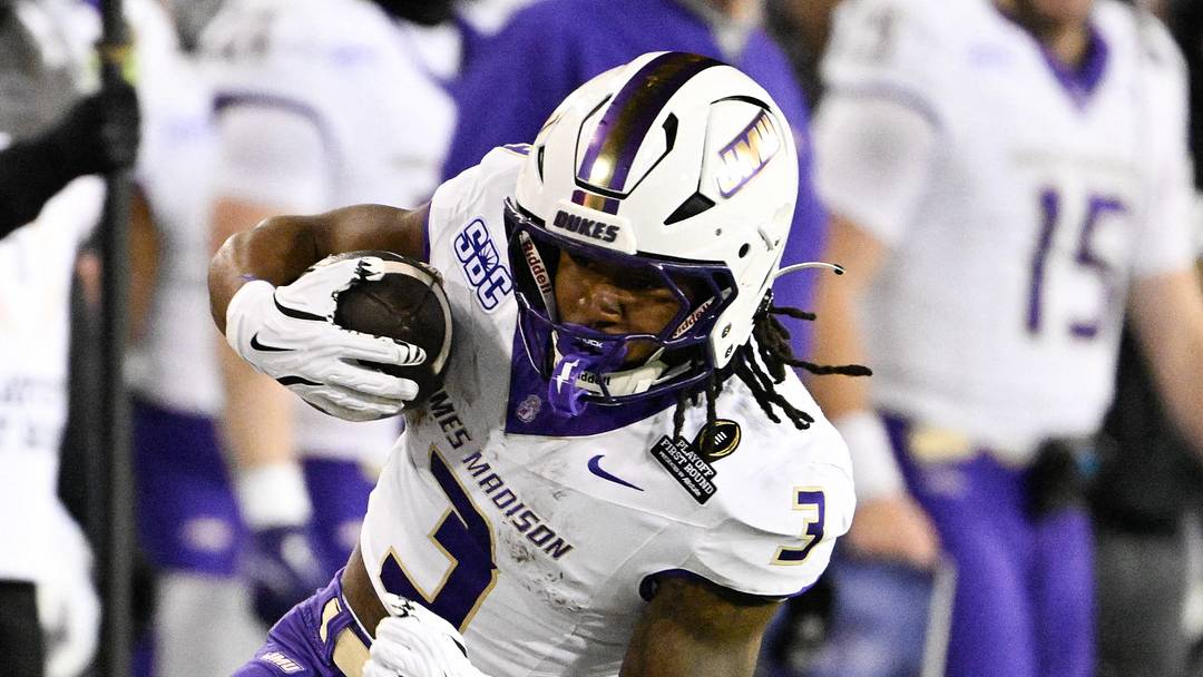 Dec 20, 2025; Eugene, OR, USA; James Madison Dukes running back Wayne Knight (3) rushes during the second quarter against the Oregon Ducks at Autzen Stadium. Mandatory Credit: Troy Wayrynen-Imagn Images Dec 20, 2025; Eugene, OR, USA; James Madison Dukes running back Wayne Knight (3) rushes during the second quarter against the Oregon Ducks at Autzen Stadium. Mandatory Credit: Troy Wayrynen-Imagn Images