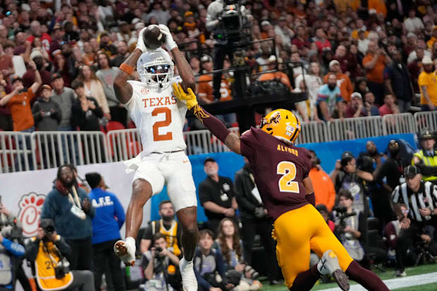 Texas WR Matthew Golden catches a pass against Arizona State defensive back Xavion Alford
