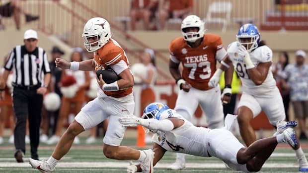 Texas tackle Trevor Goosb