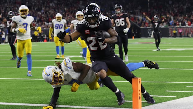 joe-mixon-running-pylon
