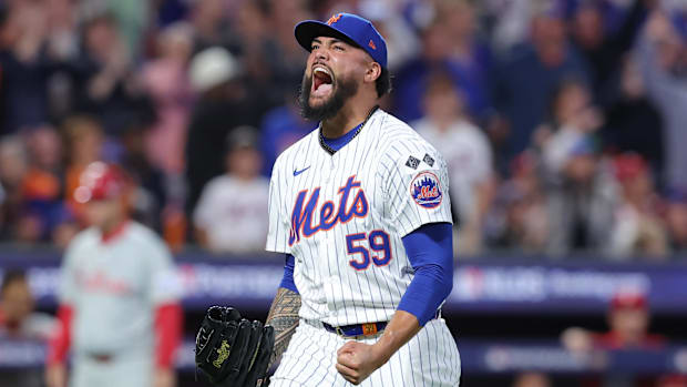 Mets pitcher Sean Manaea (59) reacts after a double play in the sixth inning of Game 3 of the 2024 NLDS