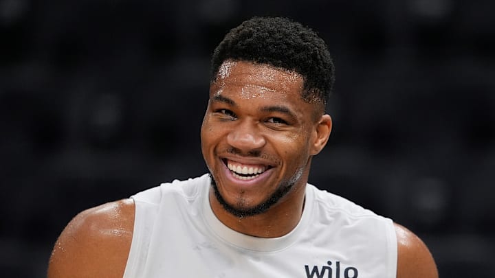 Sacramento Kings v Milwaukee Bucks