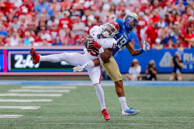 Oklahoma defensive back Kendel Dolby