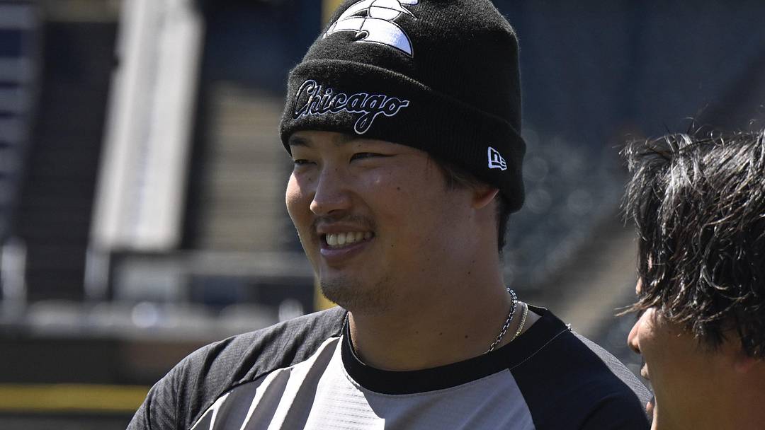 May 10, 2026; Chicago, Illinois, USA;  Chicago White Sox first baseman Munetaka Murakami (5) seeks with teammates during warmups before the game against the Seattle Mariners at Rate Field. Mandatory Credit: Matt Marton-Imagn Images