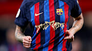 Le maillot du FC Barcelone avec Rosalia il y a quelques saisons