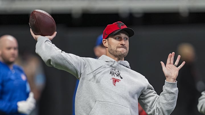 Atlanta Falcons quarterback Kirk Cousins warms up before a game. Atlanta Falcons quarterback Kirk Cousins warms up before a game.