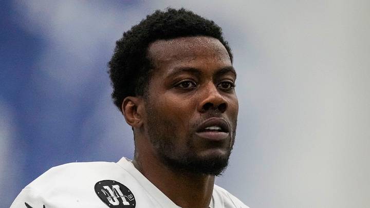 Indianapolis Colts defensive end Arden Key warms up