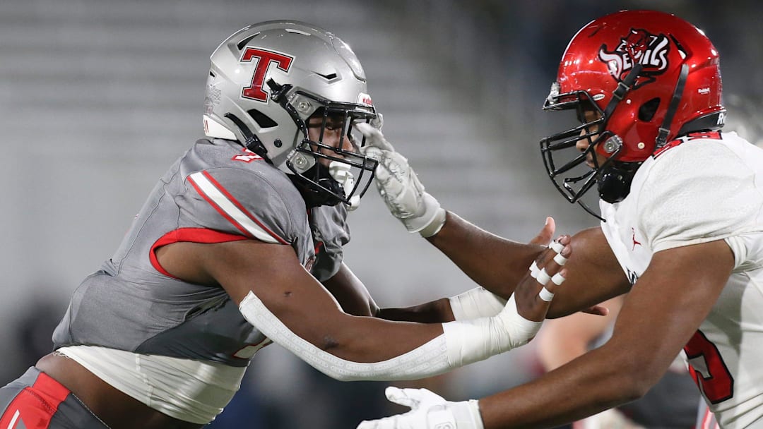 Thompson linebacker Jeremiah Alexander (7) rushes the passer and is blocked by Central offensive lineman Keyon Cox (59) during the 7A state championship game in Birmingham Wednesday, Dec. 1, 2021. [Staff Photo/Gary Cosby Jr]

7a Championship Central Vs Thompson
