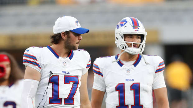  Buffalo Bills quarterbacks Josh Allen (17) and Mitchell Trubisky (11) talk on the field against the Pittsburgh Steelers