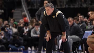 Oakland Golden Grizzlies head coach Greg Kampe.