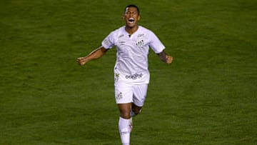 Arthur Gomes, do Dinamo Moscou, projeta retorno ao Santos