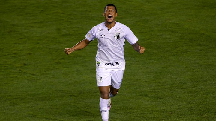 Arthur Gomes, do Dinamo Moscou, projeta retorno ao Santos Arthur Gomes, do Dinamo Moscou, projeta retorno ao Santos