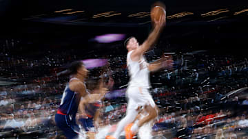 Phoenix Suns v Los Angeles Clippers