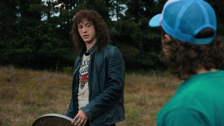 STRANGER THINGS. (L to R) Joseph Quinn as Eddie Munson and Gaten Matarazzo as Dustin Henderson in STRANGER THINGS. Cr. Courtesy of Netflix © 2022