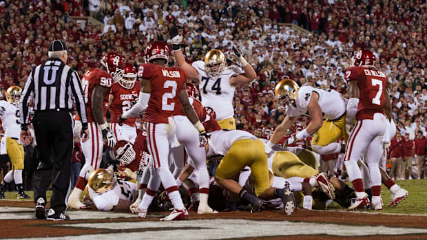 Notre Dame scores a touchdown against Oklahoma during the 2012 seaso