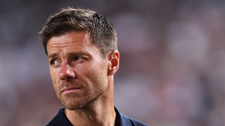 Xabi Alonso compte bien se renforcer au milieu de terrain. Xabi Alonso compte bien se renforcer au milieu de terrain.