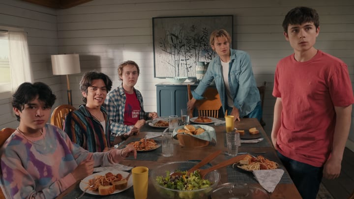 My Life with the Walter Boys. (L to R) Isaac Arellanes as Isaac, Myles Perez as Lee, Connor Stanhope as Danny, Noah LaLonde as Cole and Ashby Gentry as Alex in episode 101 of My Life with the Walter Boys. Cr. Courtesy of Netflix/© 2023 Netflix, Inc.