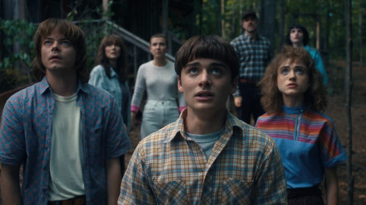 STRANGER THINGS. (L to R) Charlie Heaton as Jonathan Byers, Winona Ryder as Joyce Byers, Millie Bobby Brown as Eleven, Noah Schnapp as Will Byers, David Harbour as Jim Hopper, Natalia Dyer as Nancy Wheeler, and Finn Wolfhard as Mike Wheeler in STRANGER THINGS. Cr. Courtesy of Netflix © 2022