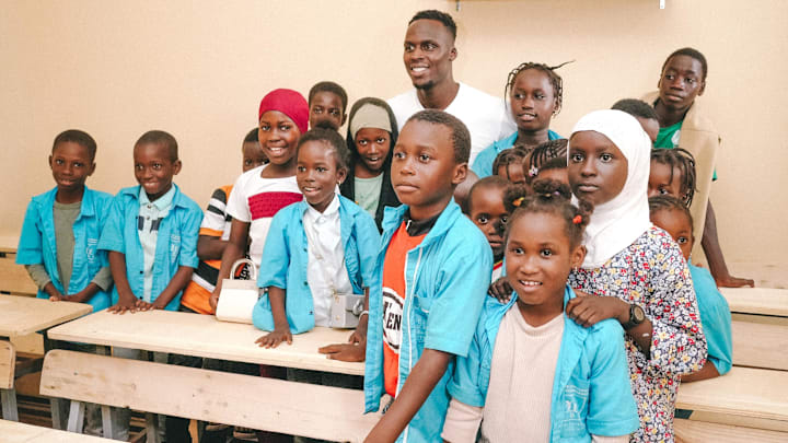 Edouard Mendy à l'école Yakar à Keur Massar, au Sénégal