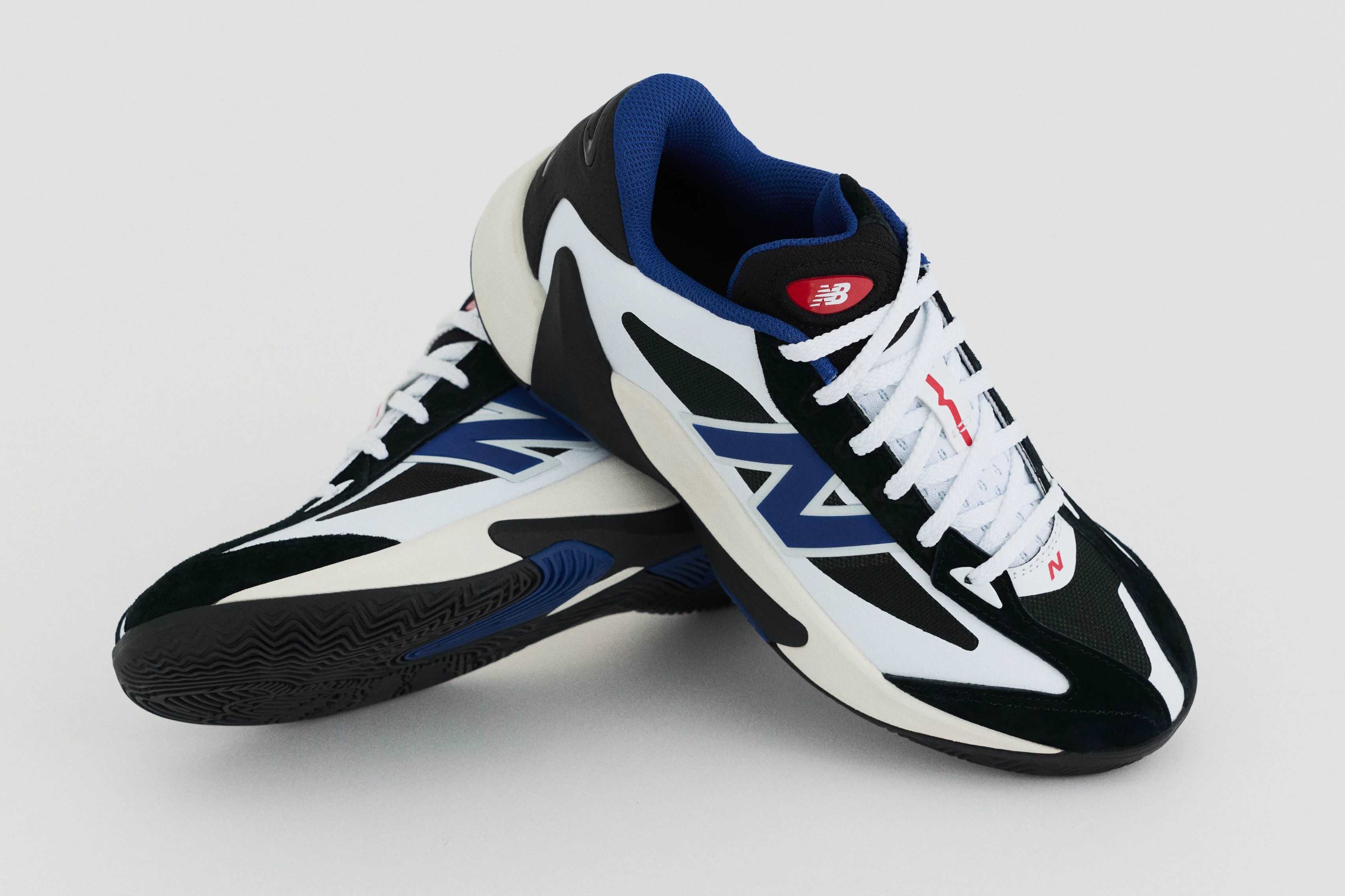 Sepatu basket New Balance P350. Sepatu basket New Balance P350.