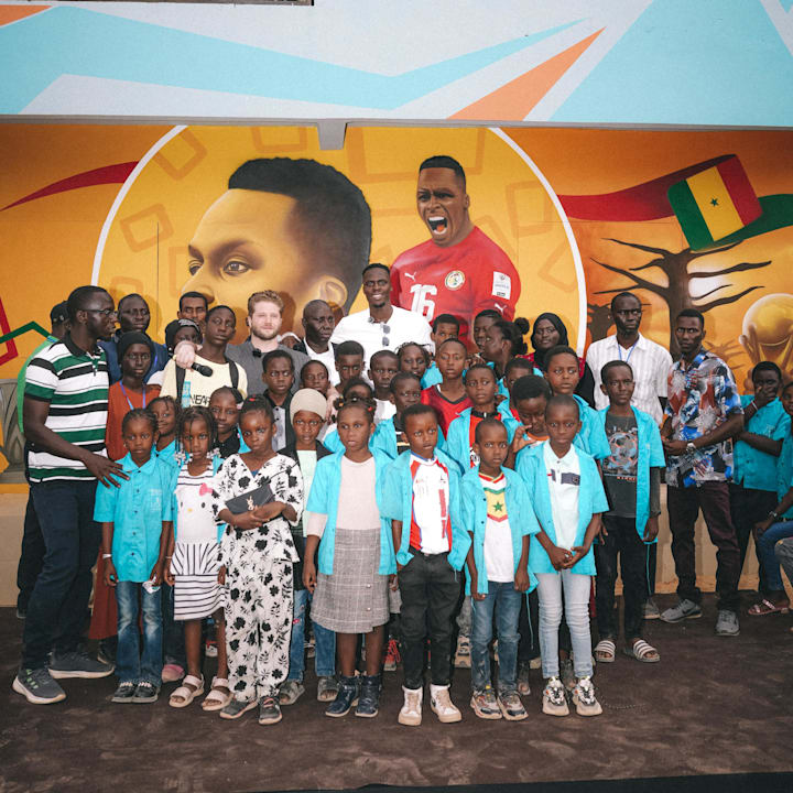 Edouard Mendy à l'école Yakar à Keur Massar, au Sénégal