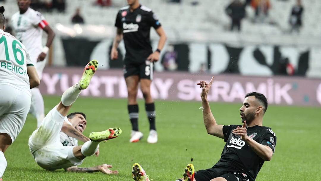 Rachid Ghezzal yerde kalıyor. Rachid Ghezzal yerde kalıyor.