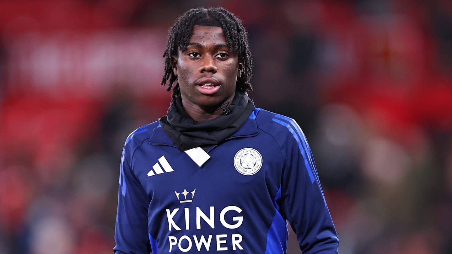 Man City battling Chelsea to sign 15-year-old Premier League wonderkid Man City battling Chelsea to sign 15-year-old Premier League wonderkid