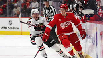 Chicago Blackhawks v Detroit Red Wings