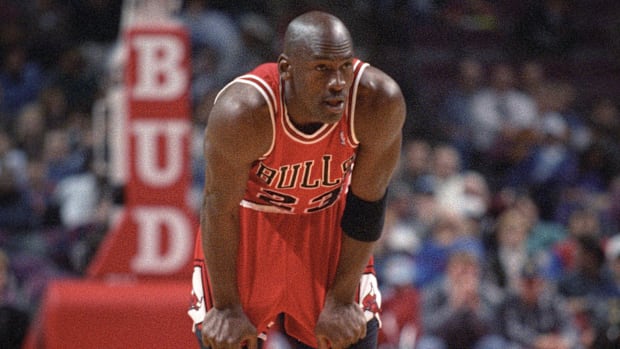 Michael Jordan (23 years old) in action against the pistons of Detroit at the palace of Auburn Hills