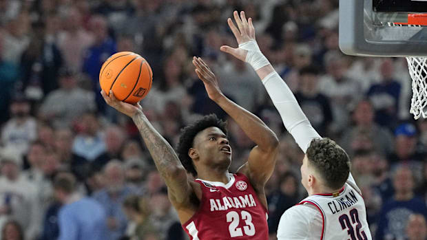Alabama Crimson Tide forward Nick Pringle (23) shoots the ball against Connecticut Huskies center Donovan Clingan (32)