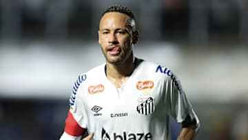 Neymar está fora de combate no Santos