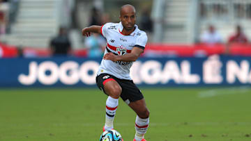 São Paulo assumiu liderança do Grupo C após vencer o Corinthians