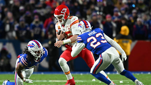Micah Hyde, Patrick Mahomes