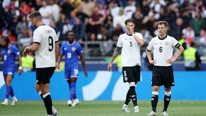 Joshua Kimmich und Niclas Füllkrug im DFB-Trikot. Gegen Frankreich gab es eine 0:2-Niederlage Joshua Kimmich und Niclas Füllkrug im DFB-Trikot. Gegen Frankreich gab es eine 0:2-Niederlage