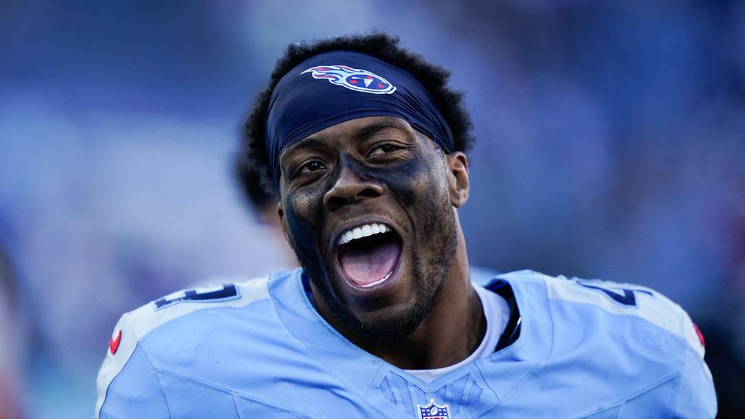 Tennessee Titans linebacker Arden Key (49) celebrates