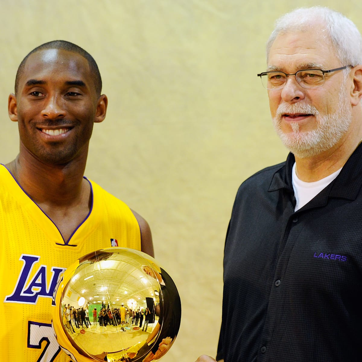 Phil Jackson revelo que Kobe Bryant le dijo a Michael Jordan que podia vencerlo