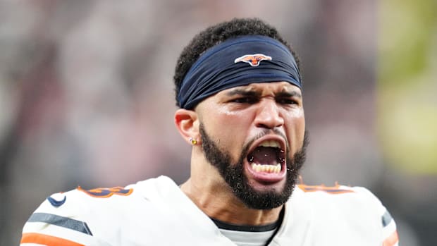  Chicago Bears quarterback Caleb Williams (18) celebrates after the game 