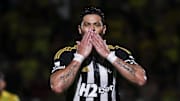 Hulk marca e garante vantagem para o Atlético 