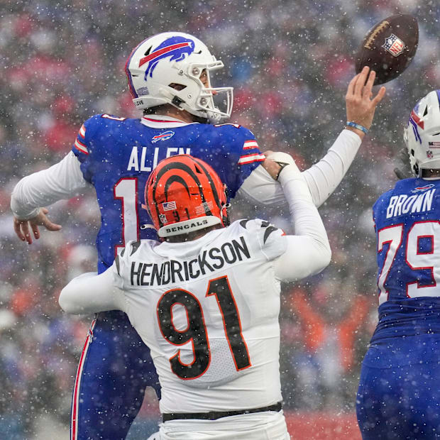Trey Hendrickson pressure