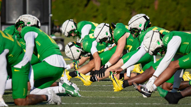 embers of the Oregon defense stretch as the Oregon Ducks hit the practice field ahead of Michigan State Tuesday, Oct. 1, 2024