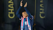 Mbappé celebró su renovación con el PSG