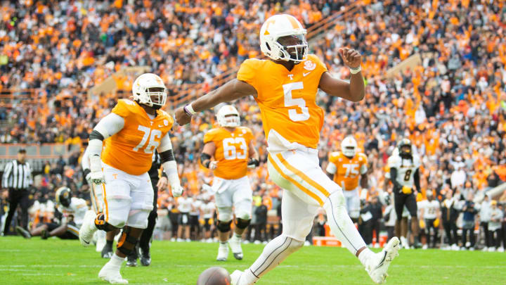 Tennessee quarterback Hendon Hooker (5) runs into the end zone for a touchdown during a game between