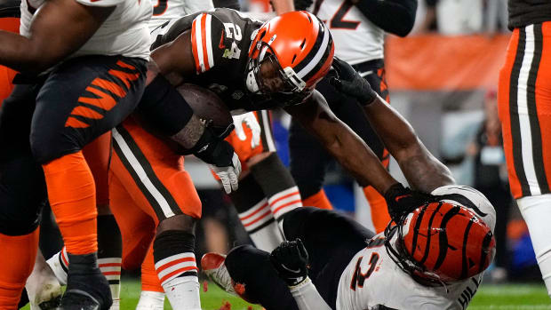 Cleveland Browns running back Nick Chubb (24) scores a touchdown as Cincinnati Bengals defensive tackle BJ Hill